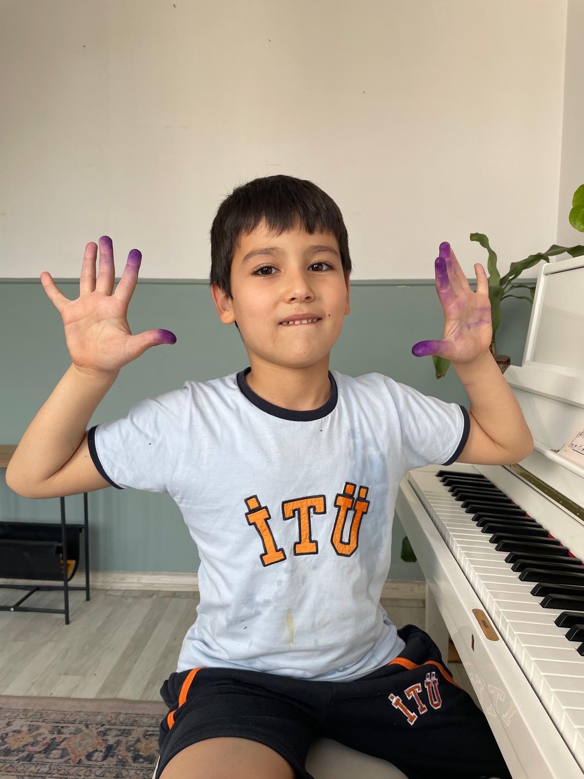 Nişantaşı Piyano Atölyesi öğrencisi klasik piyano çalışması