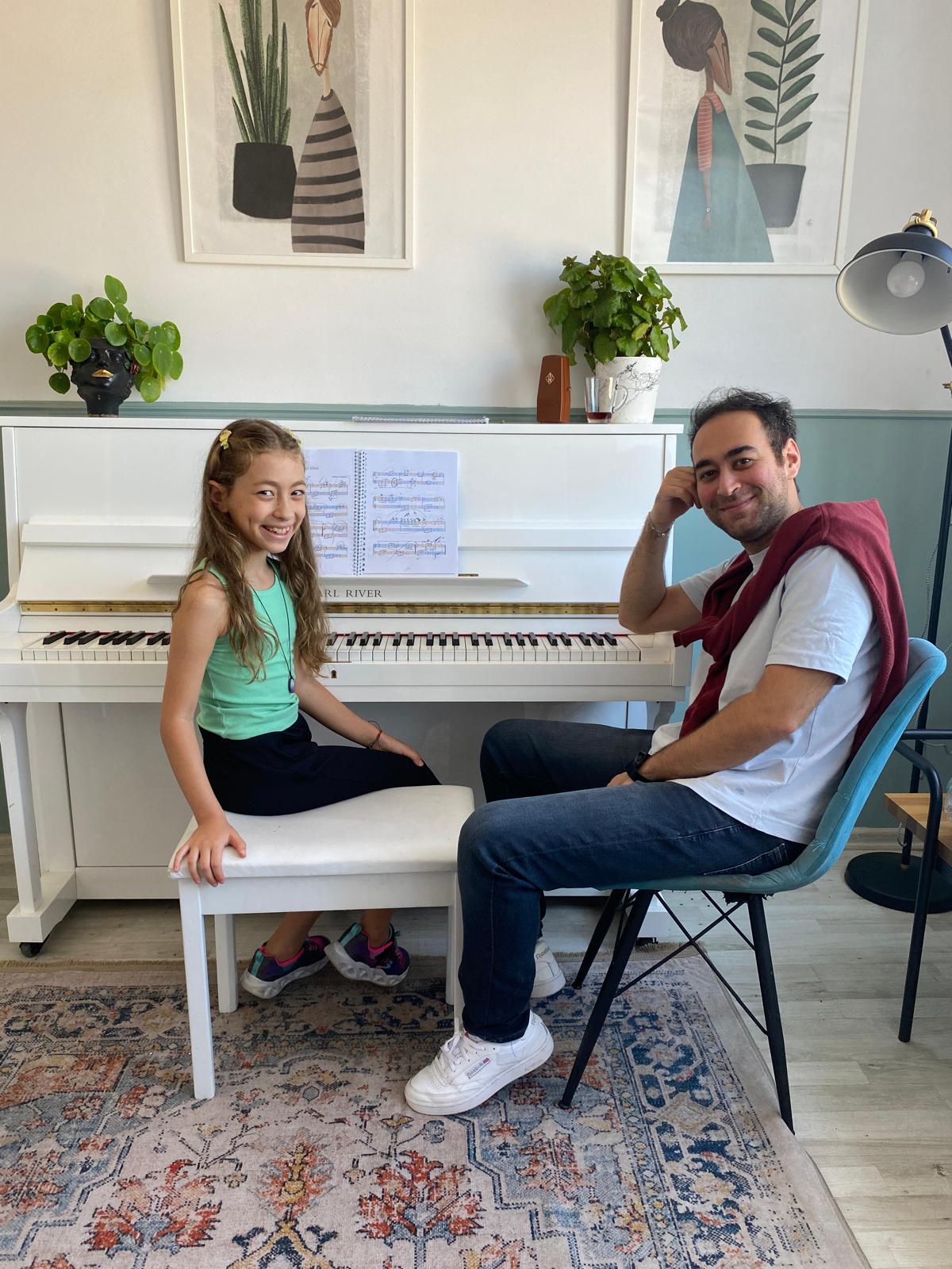 Nişantaşı Piyano Atölyesi öğrencisi müzik eğitimi